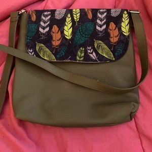 thirty-one interchangeable purses